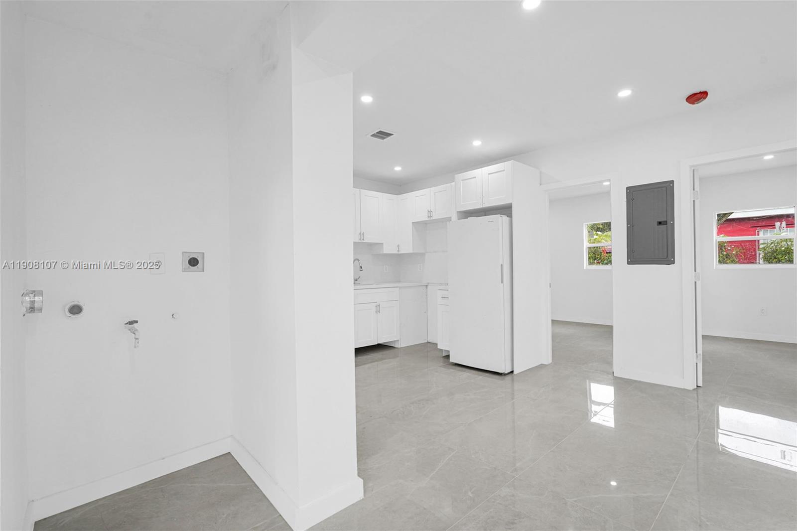 QUEENS PARK - Residential