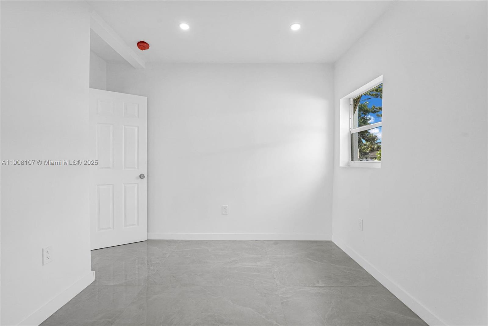 QUEENS PARK - Residential