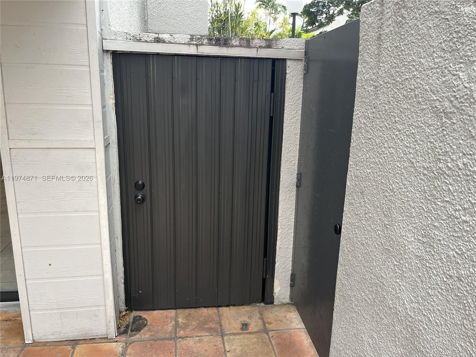 OASIS NO FOUR CONDO - Residential Lease