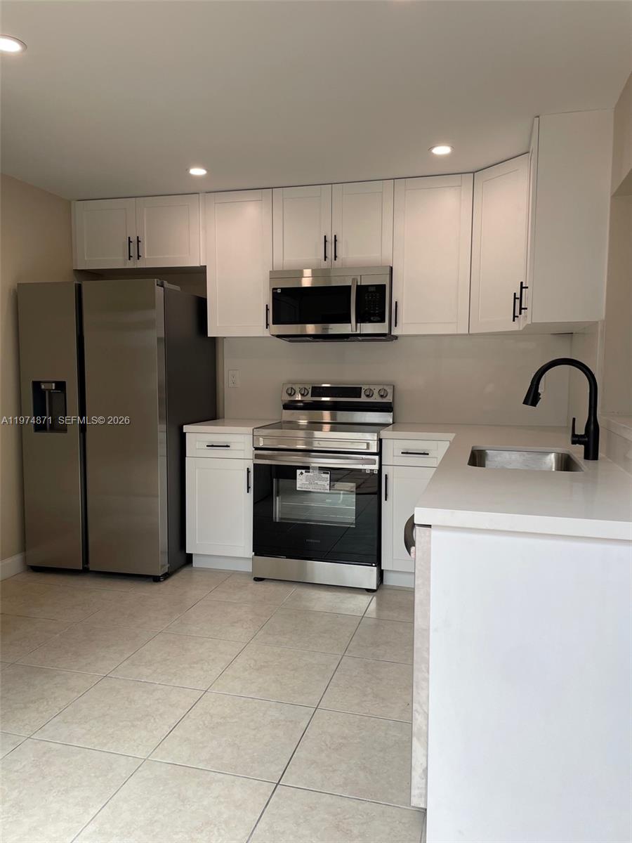 OASIS NO FOUR CONDO - Residential Lease