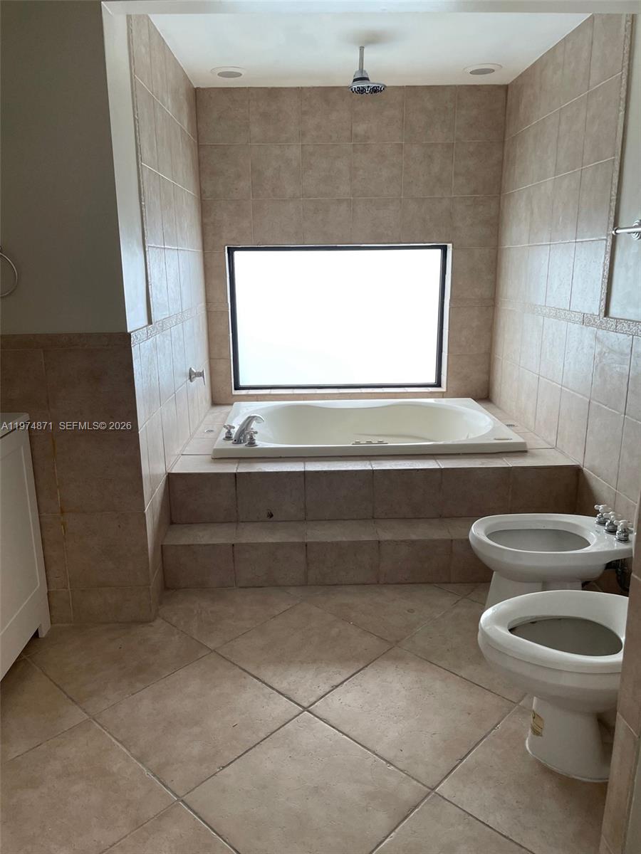 OASIS NO FOUR CONDO - Residential Lease