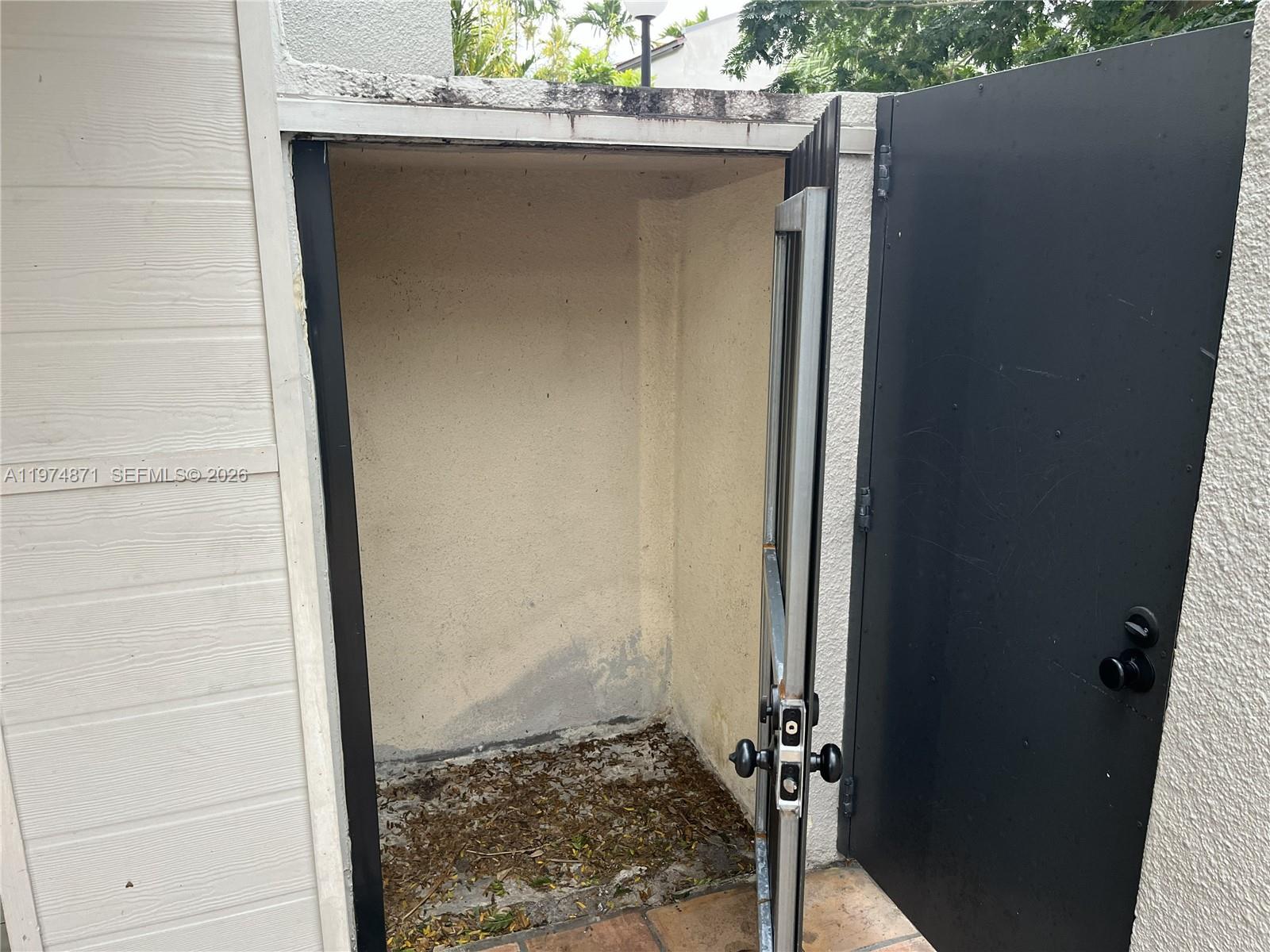 OASIS NO FOUR CONDO - Residential Lease