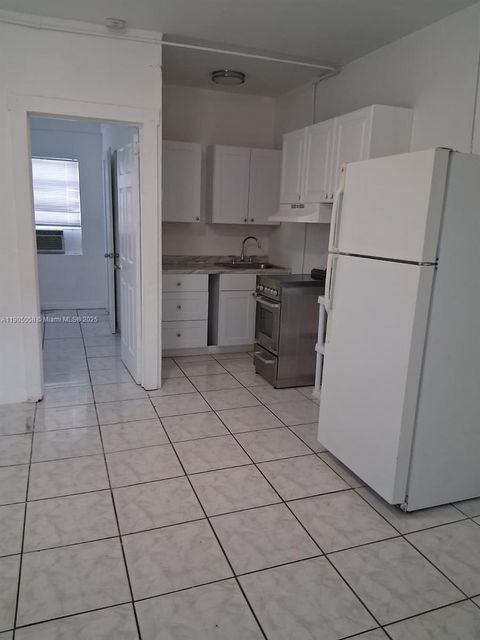 2549 NE 190th St 3 Miami FL 33180