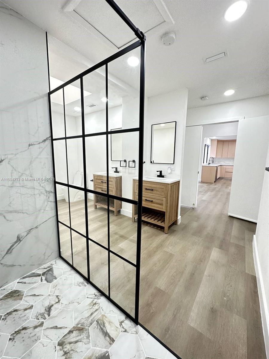 VILLAS ON THE GREEN - Residential