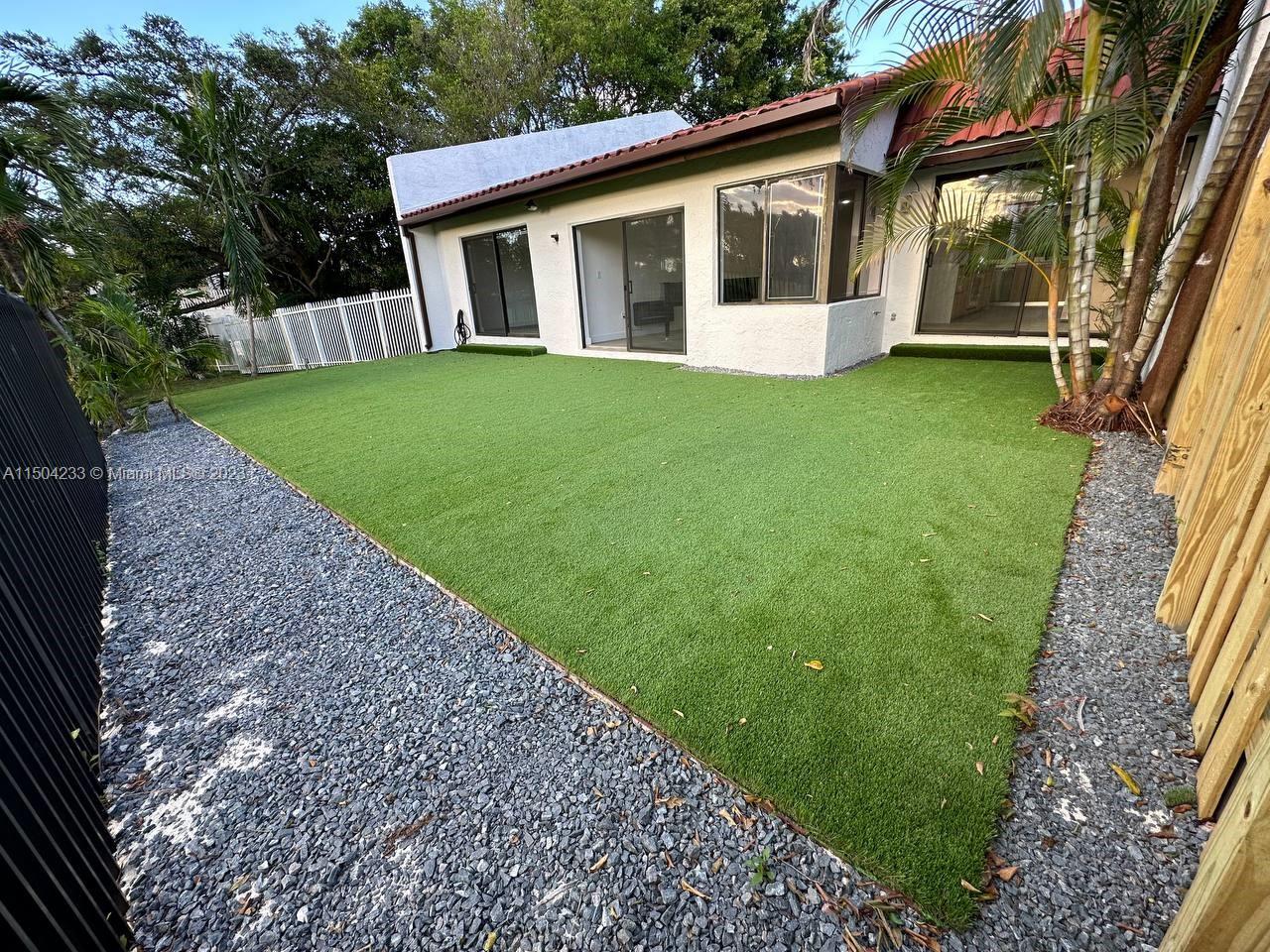 VILLAS ON THE GREEN - Residential