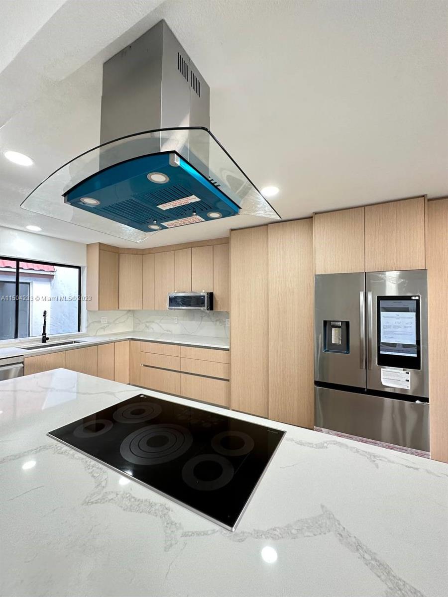 VILLAS ON THE GREEN - Residential