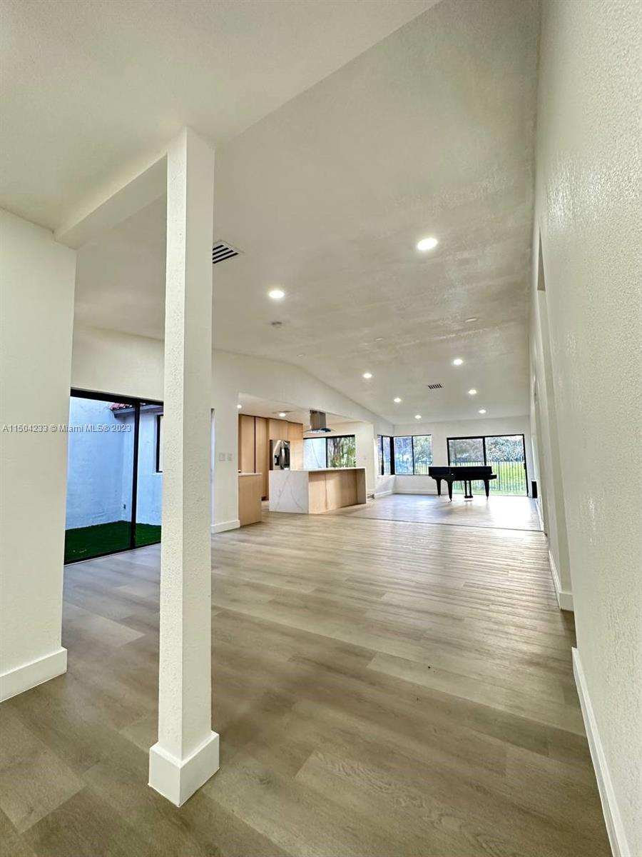 VILLAS ON THE GREEN - Residential