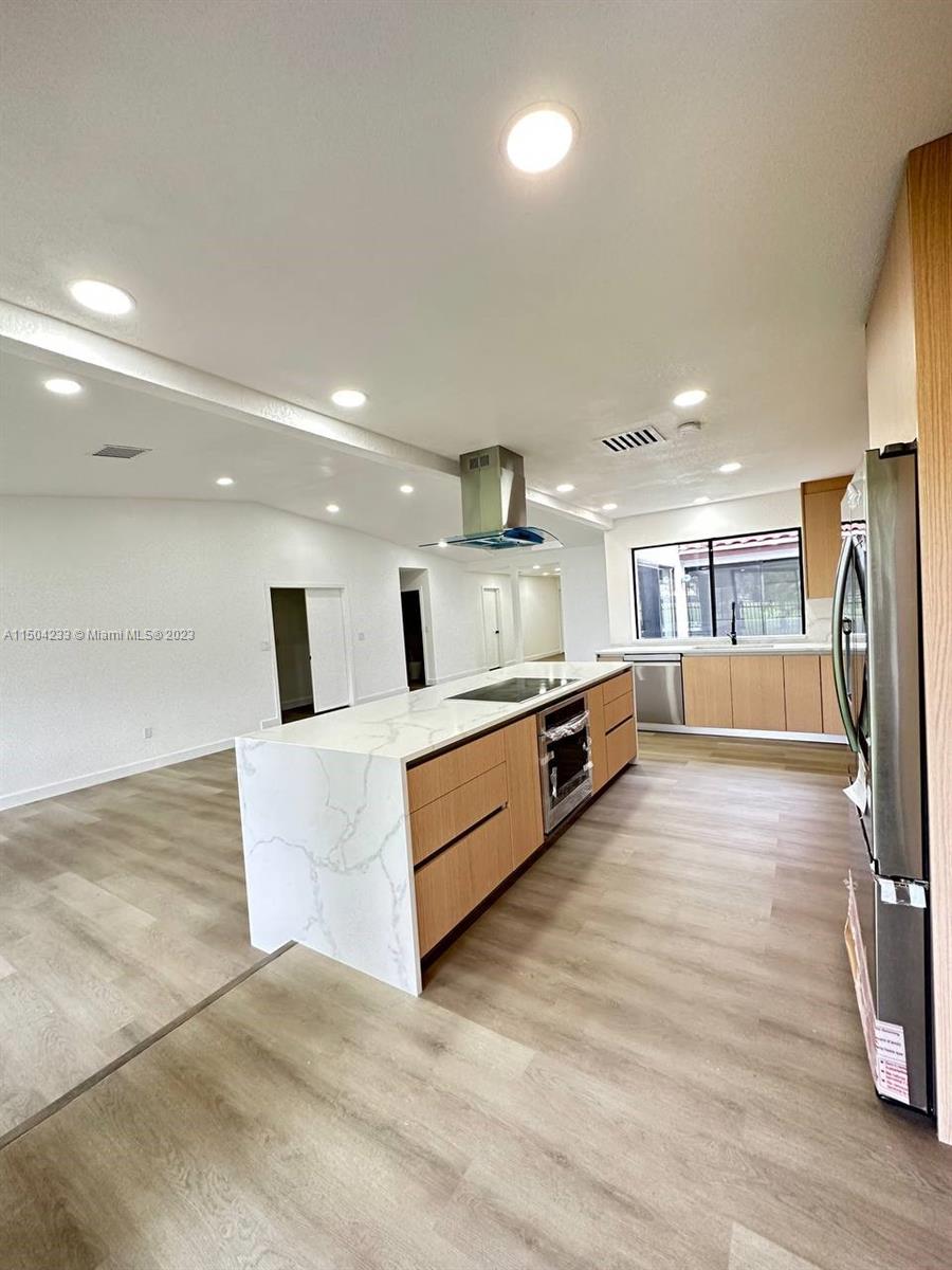 VILLAS ON THE GREEN - Residential