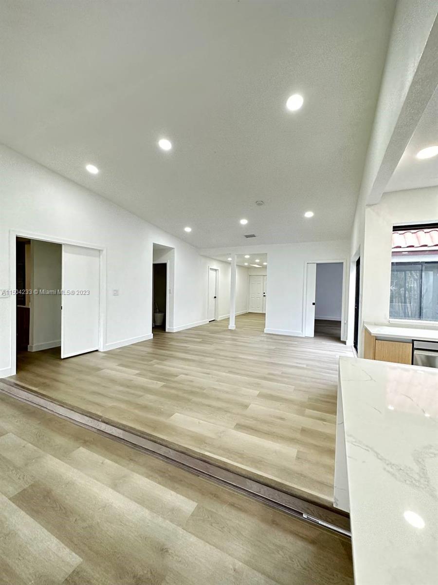 VILLAS ON THE GREEN - Residential