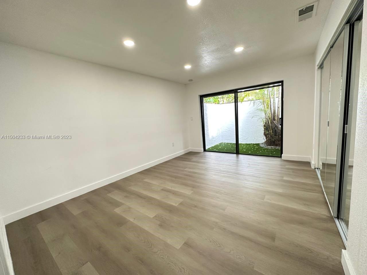 VILLAS ON THE GREEN - Residential