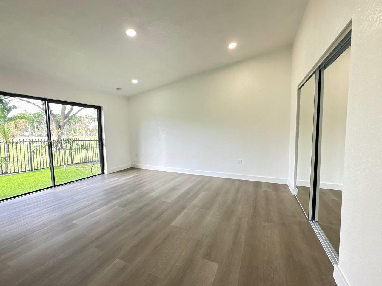 VILLAS ON THE GREEN - Residential