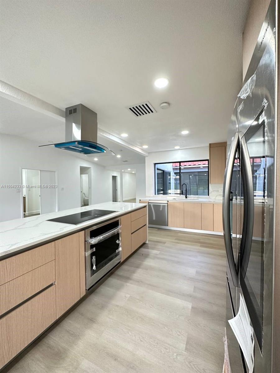 VILLAS ON THE GREEN - Residential