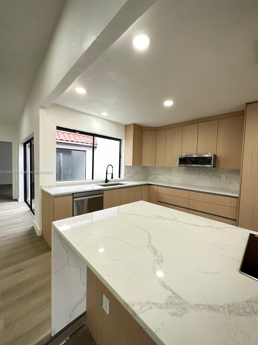 VILLAS ON THE GREEN - Residential