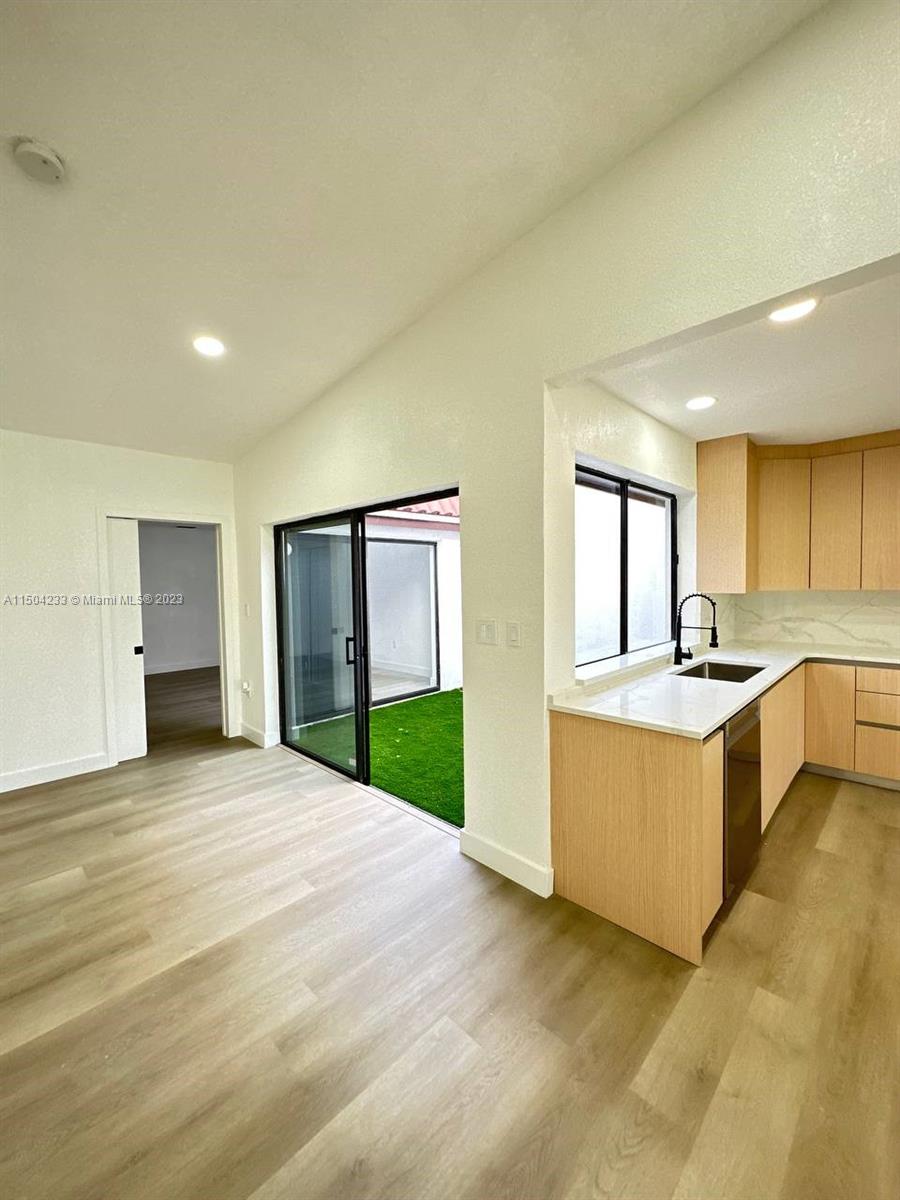 VILLAS ON THE GREEN - Residential