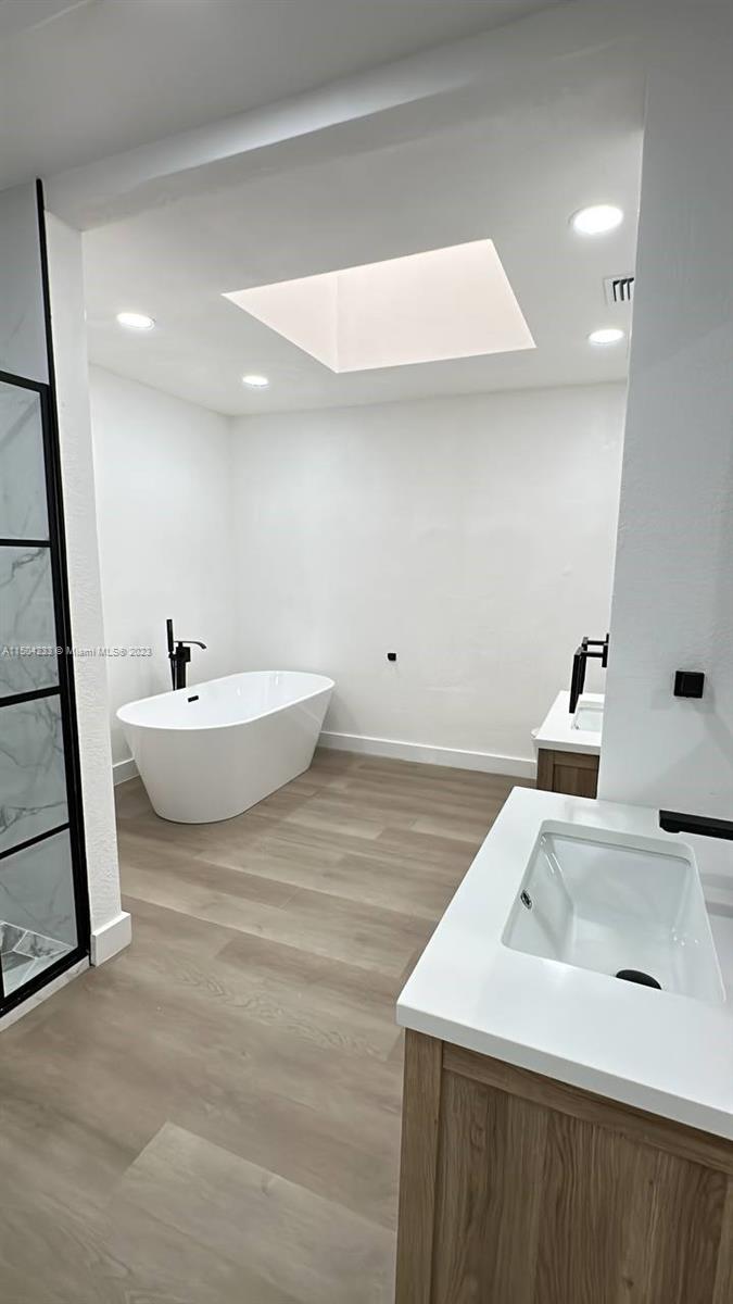 VILLAS ON THE GREEN - Residential