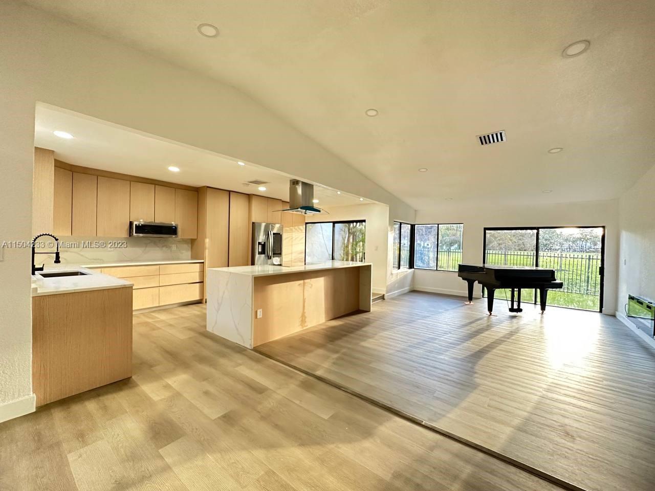 VILLAS ON THE GREEN - Residential