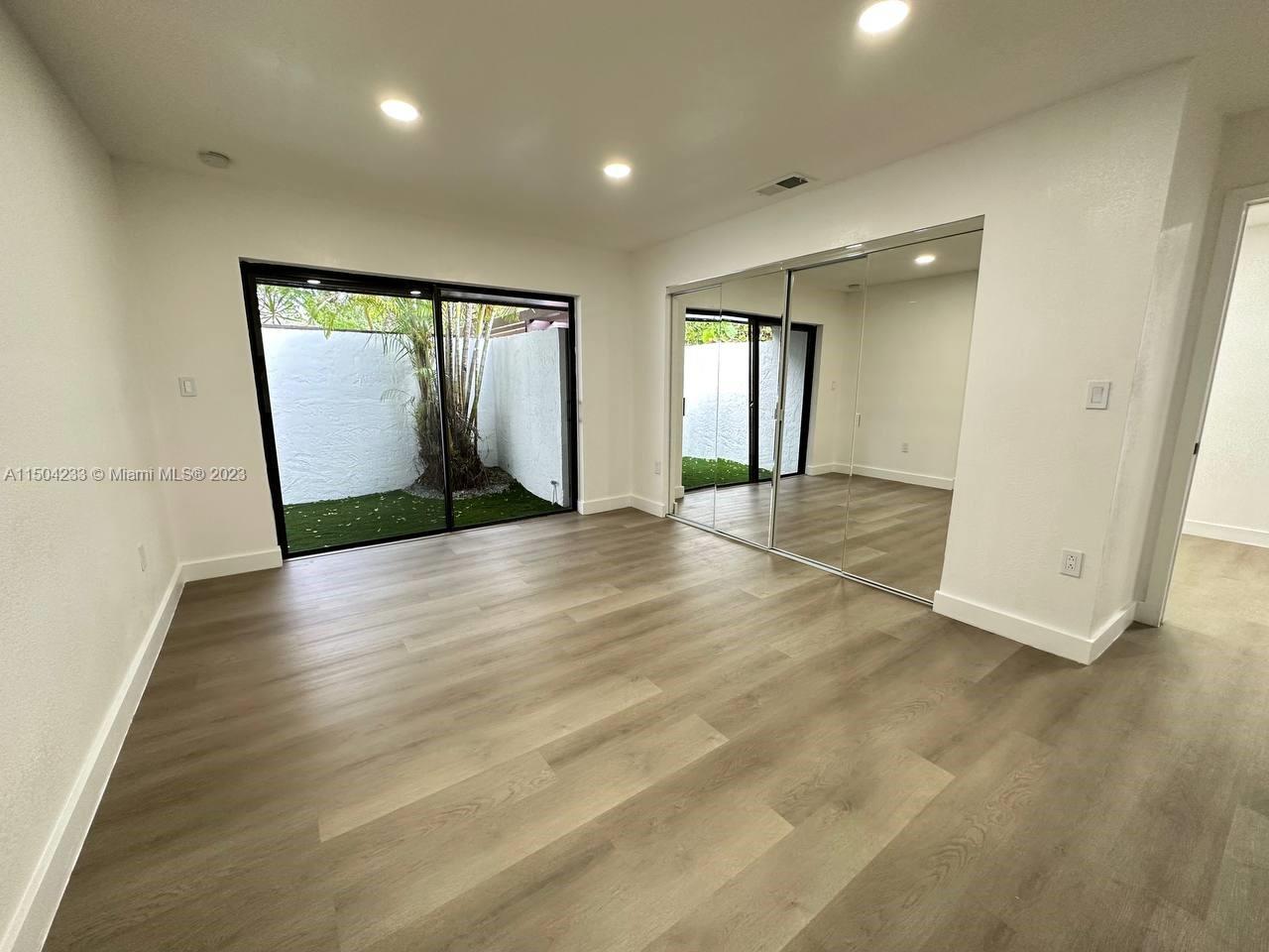 VILLAS ON THE GREEN - Residential