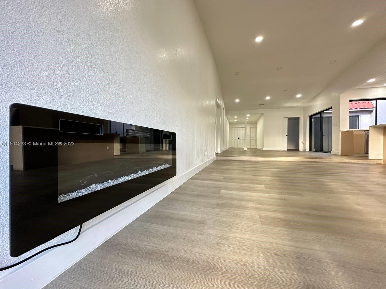 VILLAS ON THE GREEN - Residential