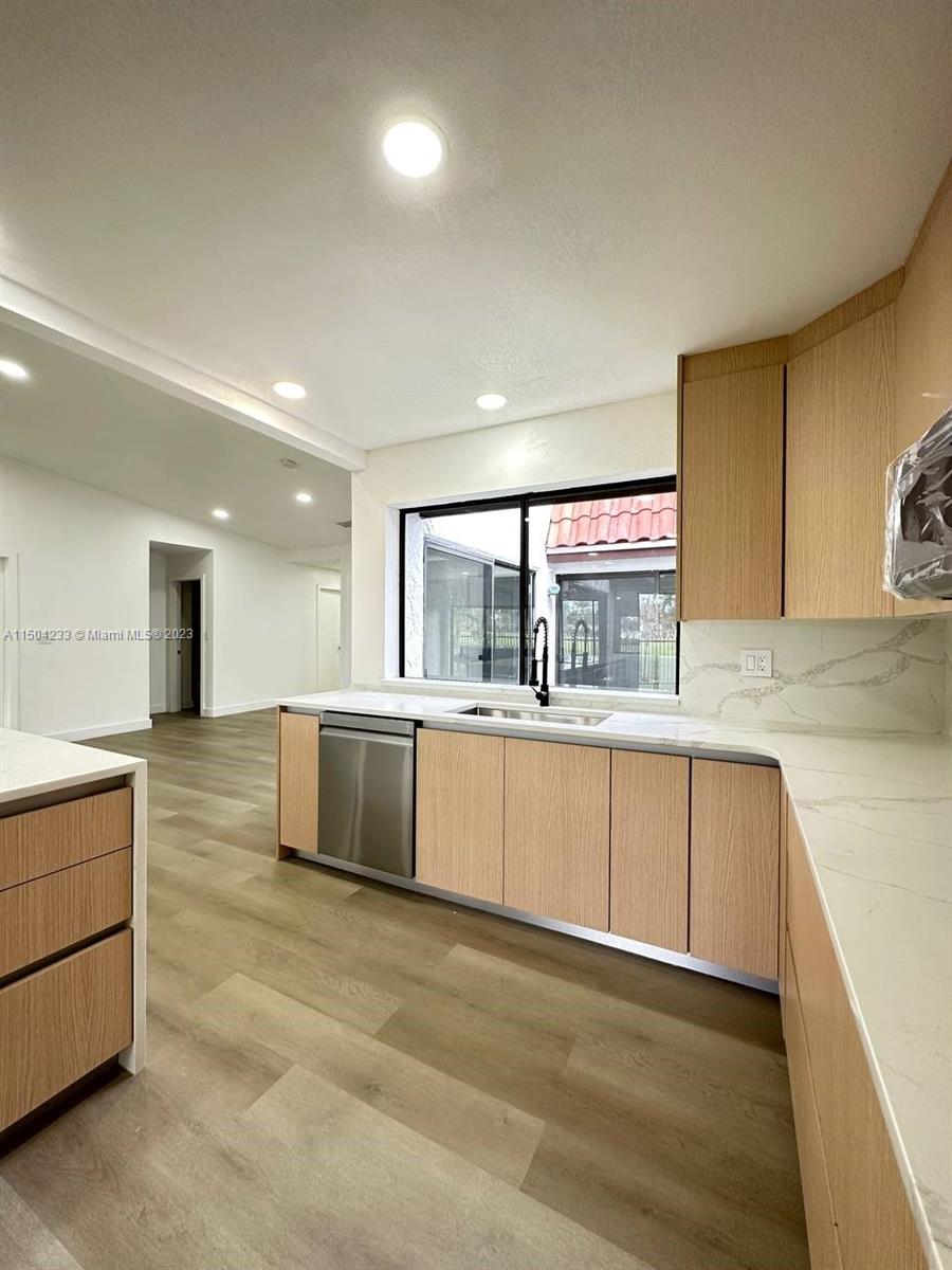 VILLAS ON THE GREEN - Residential