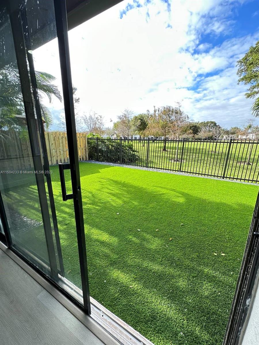 VILLAS ON THE GREEN - Residential