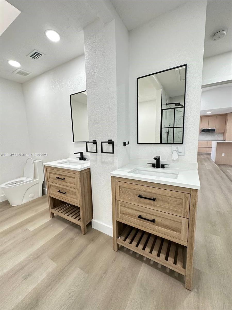 VILLAS ON THE GREEN - Residential