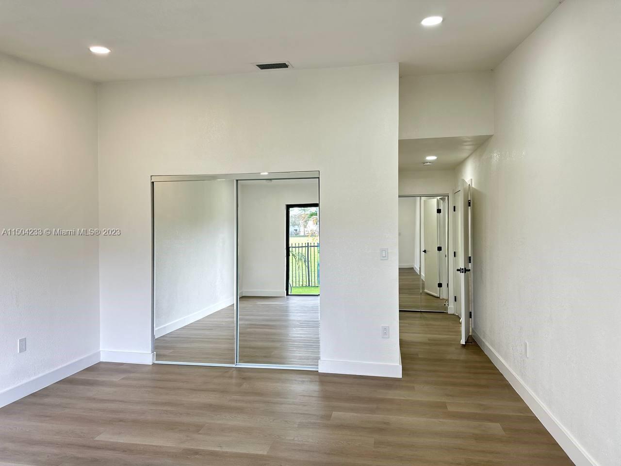 VILLAS ON THE GREEN - Residential