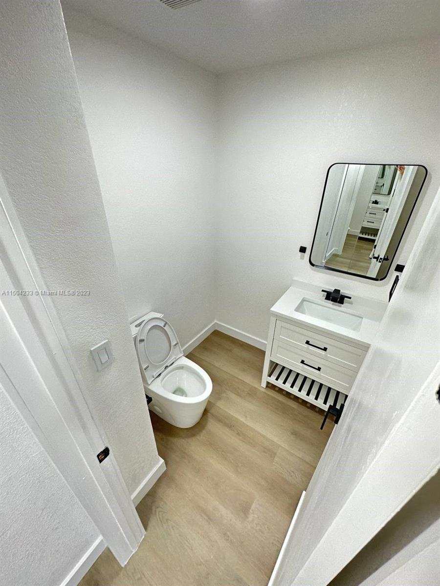 VILLAS ON THE GREEN - Residential