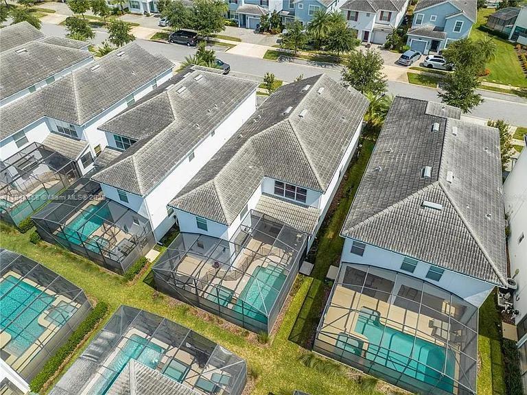 STOREY LAKE - Residential