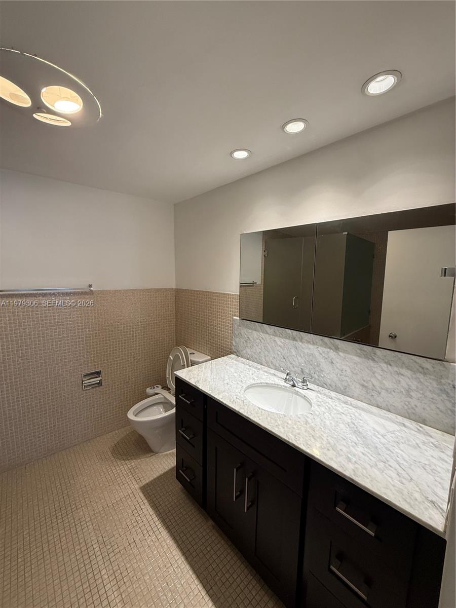 IMPERIAL HOUSE CONDO - Residential Lease