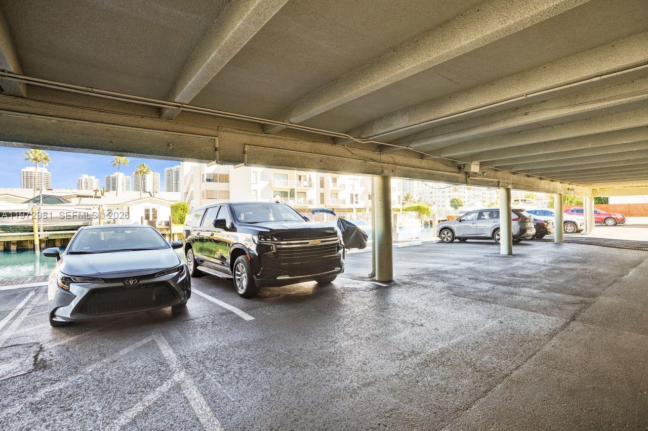 CARIBBEAN HOUSE CONDO - Residential