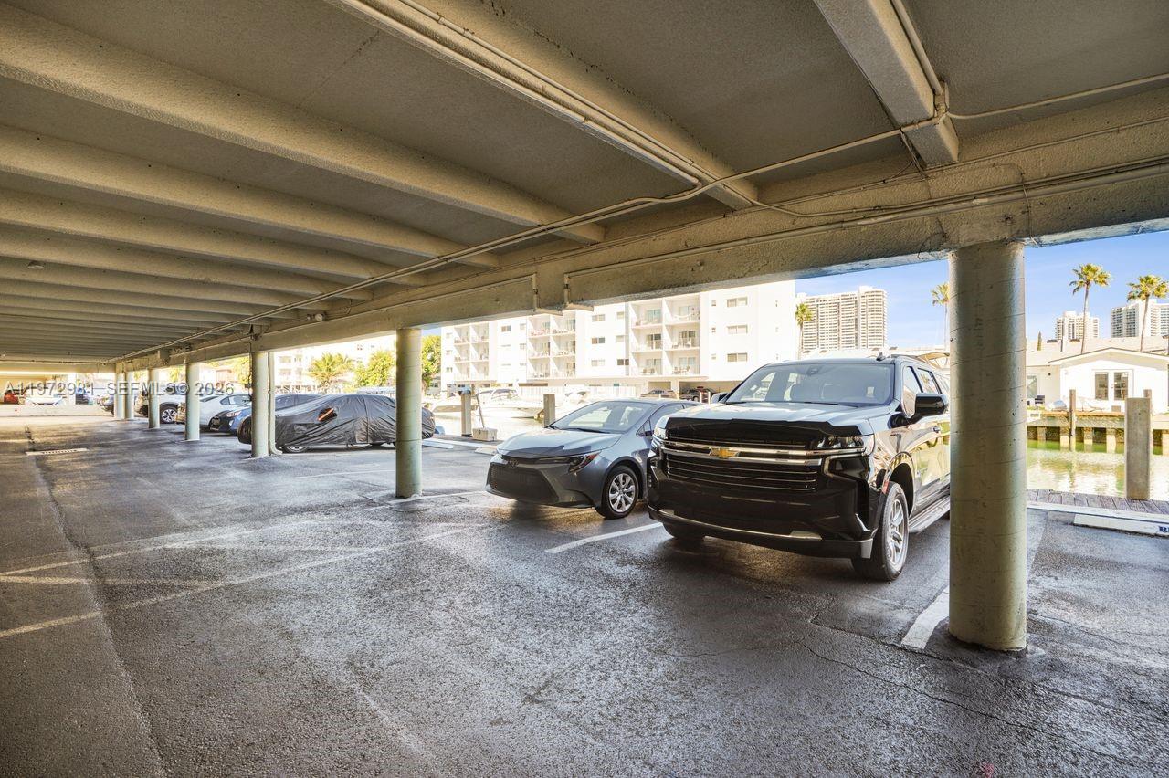 CARIBBEAN HOUSE CONDO - Residential