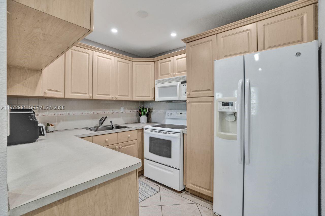 CARIBBEAN HOUSE CONDO - Residential