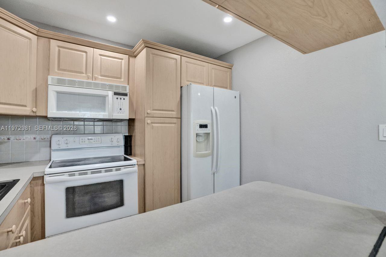 CARIBBEAN HOUSE CONDO - Residential