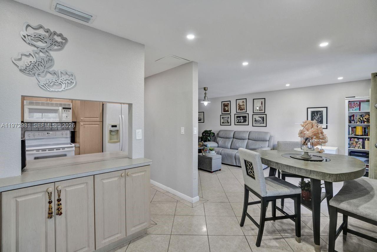 CARIBBEAN HOUSE CONDO - Residential