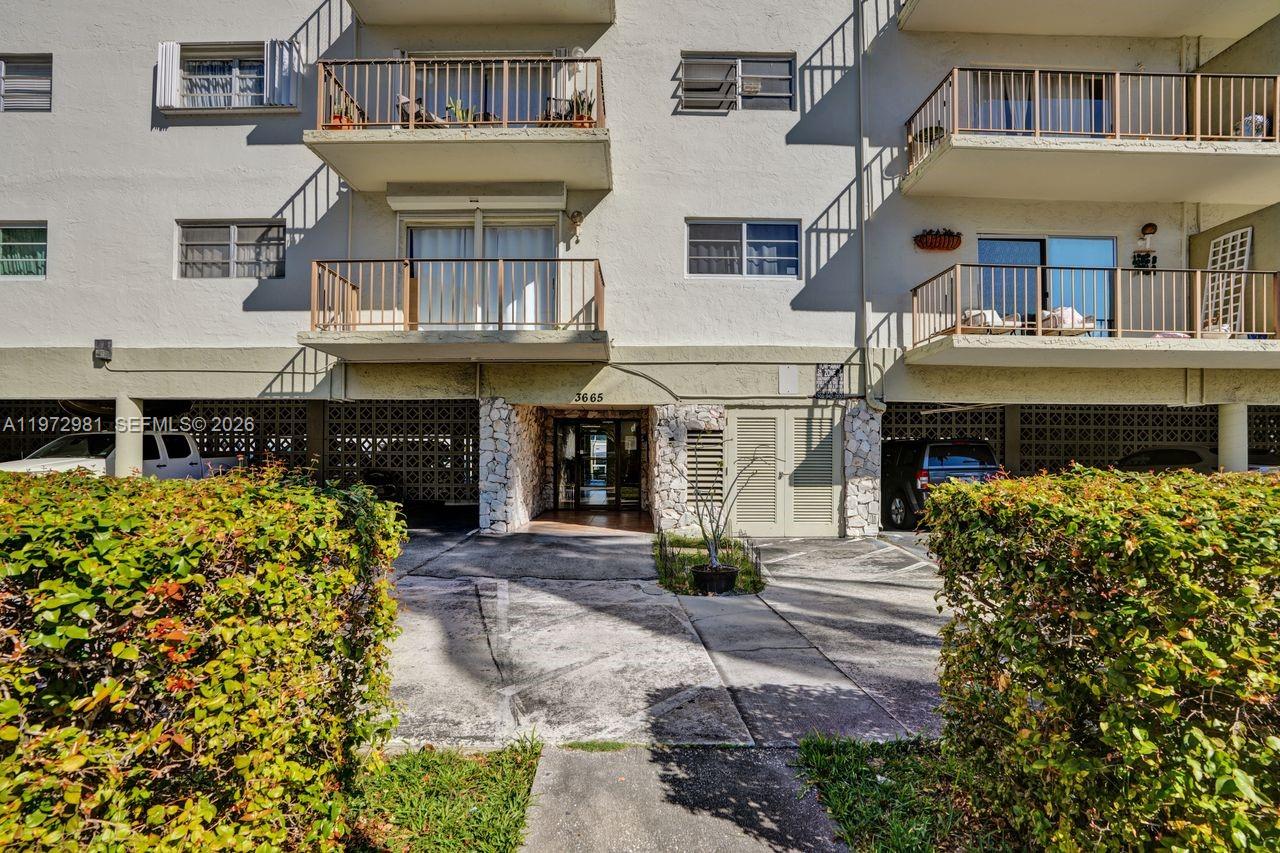 CARIBBEAN HOUSE CONDO - Residential