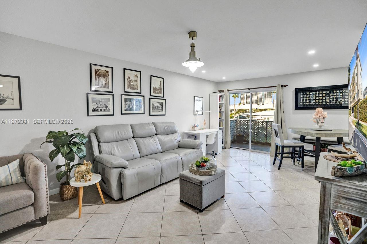 CARIBBEAN HOUSE CONDO - Residential