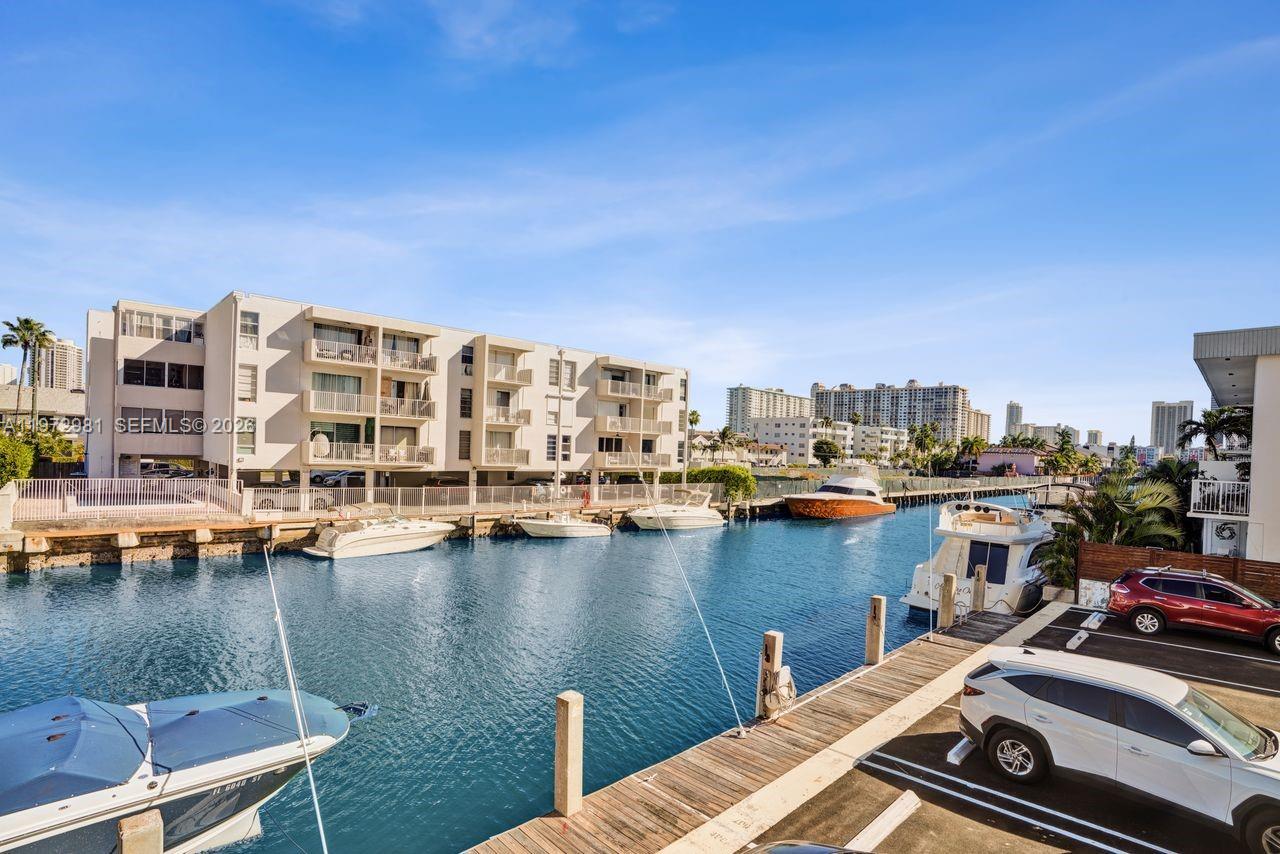 CARIBBEAN HOUSE CONDO - Residential