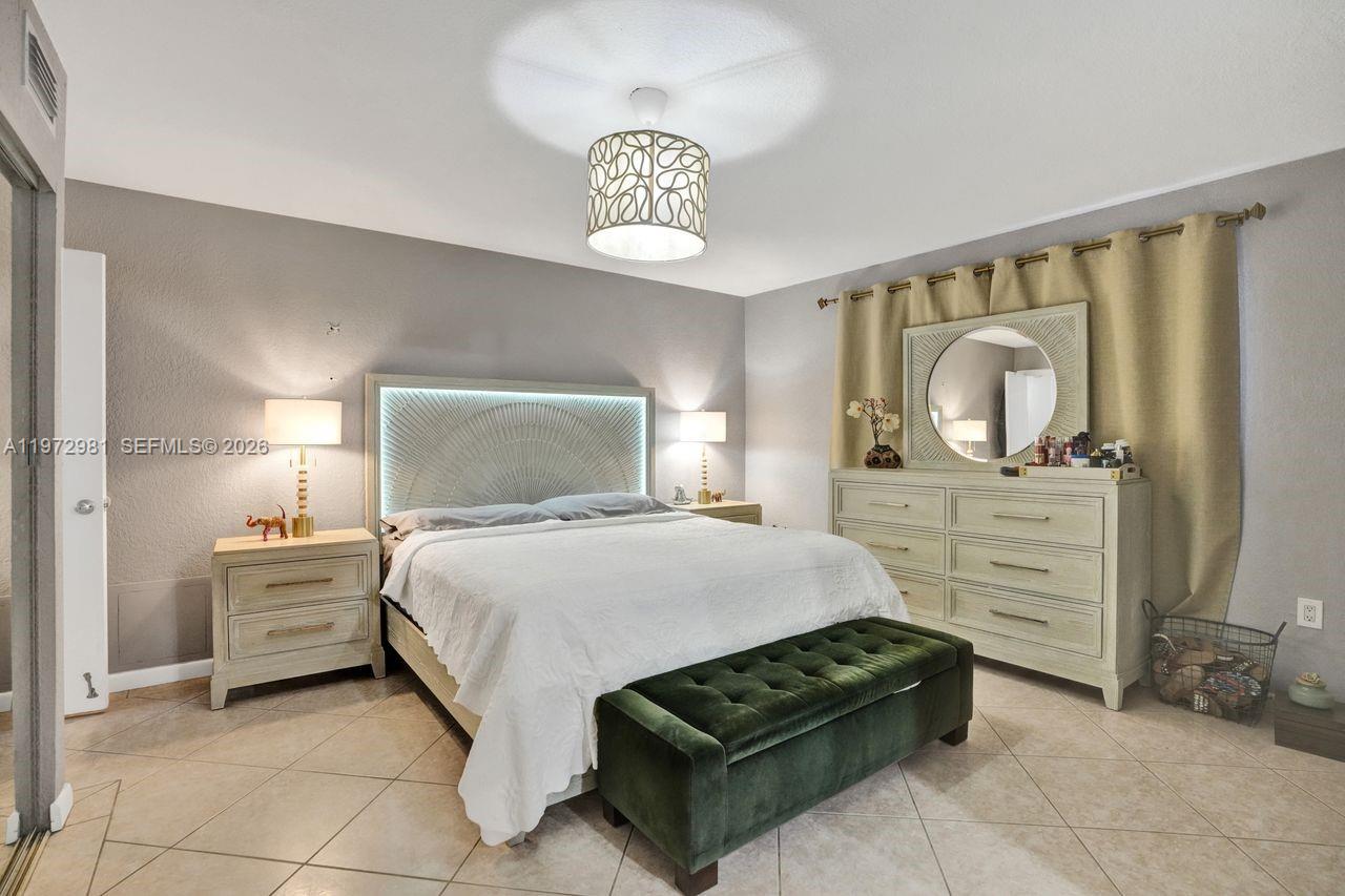 CARIBBEAN HOUSE CONDO - Residential