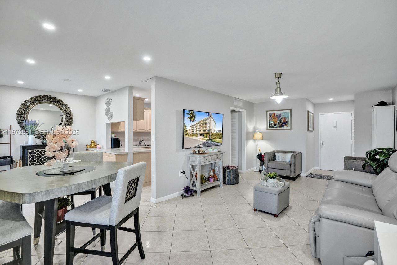 CARIBBEAN HOUSE CONDO - Residential