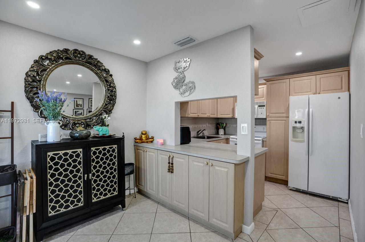 CARIBBEAN HOUSE CONDO - Residential