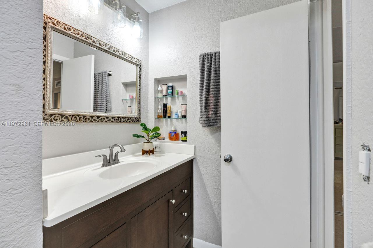 CARIBBEAN HOUSE CONDO - Residential