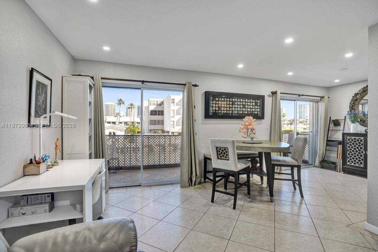 CARIBBEAN HOUSE CONDO - Residential