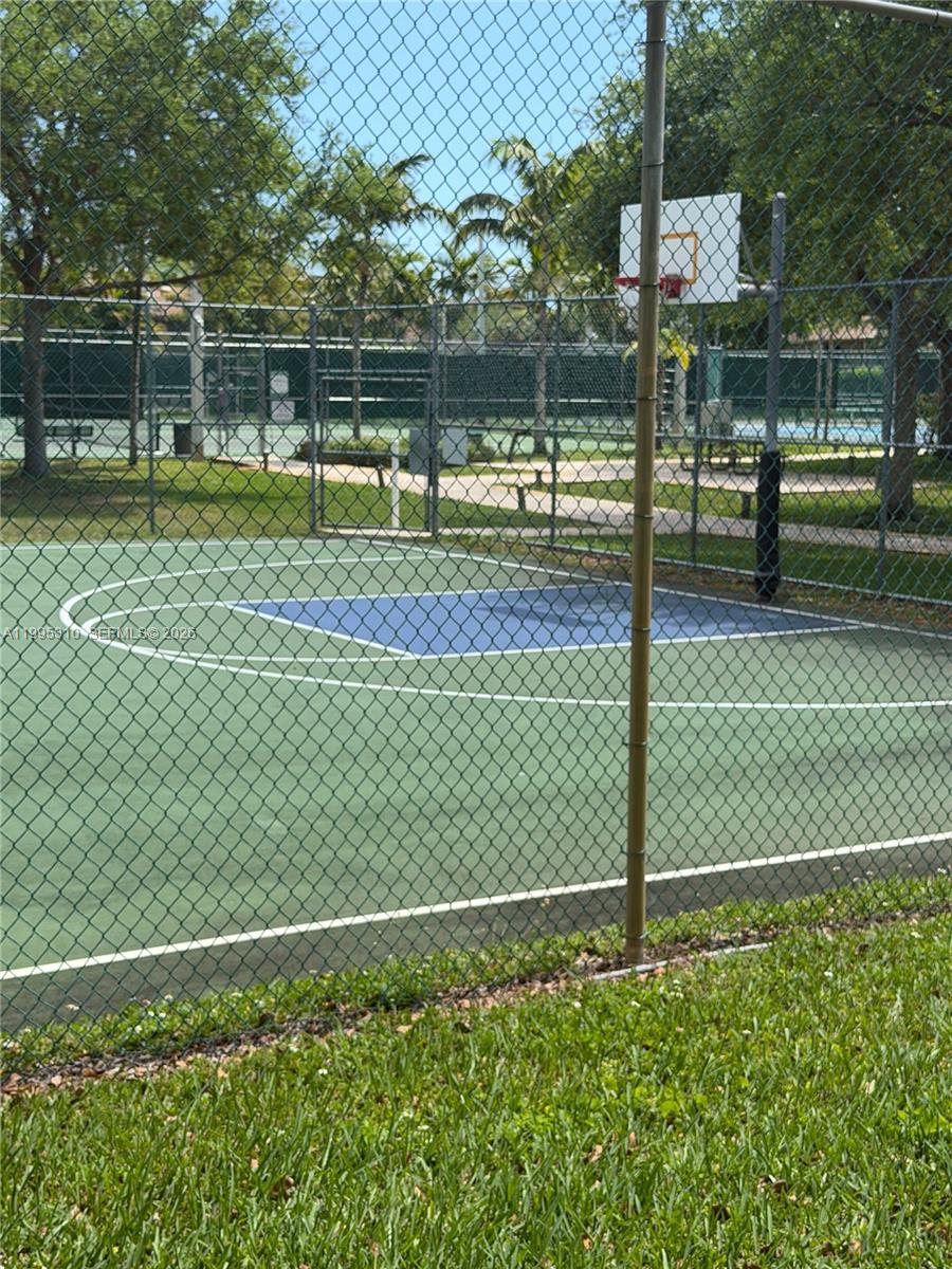 GREENGLADES CONDO 16 - Residential