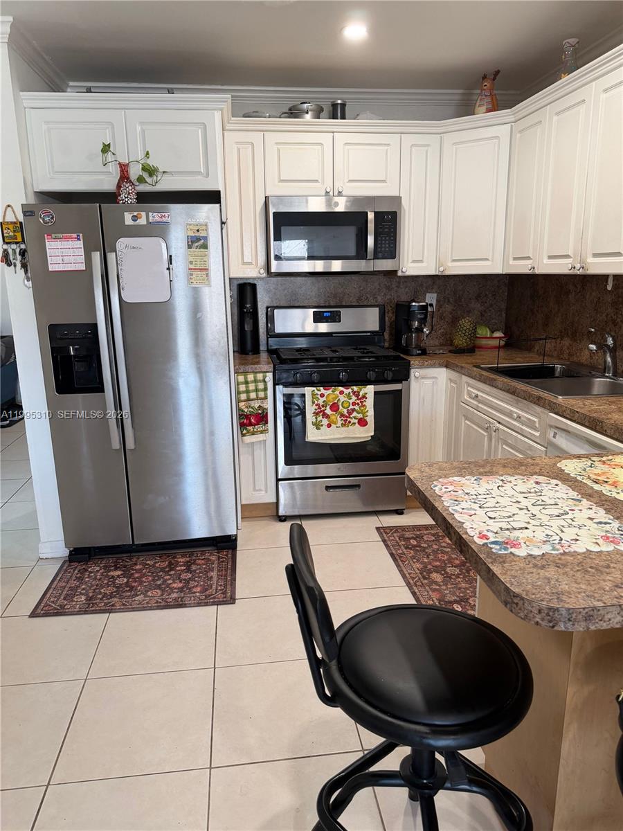 GREENGLADES CONDO 16 - Residential