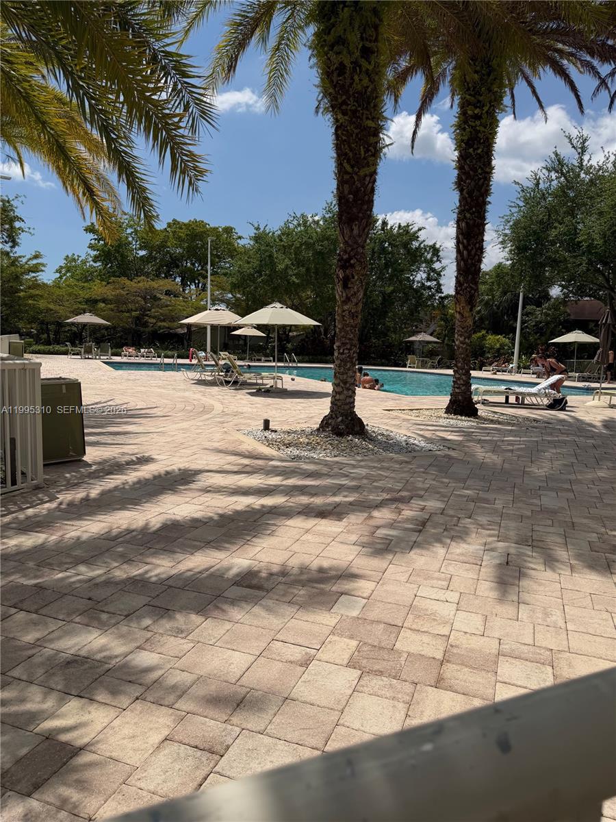 GREENGLADES CONDO 16 - Residential