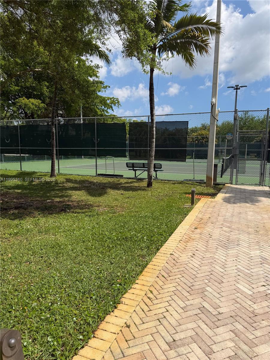 GREENGLADES CONDO 16 - Residential