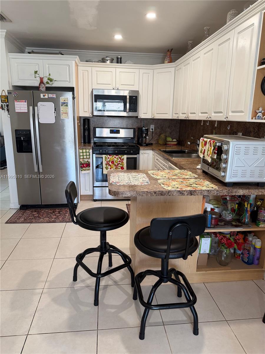 GREENGLADES CONDO 16 - Residential