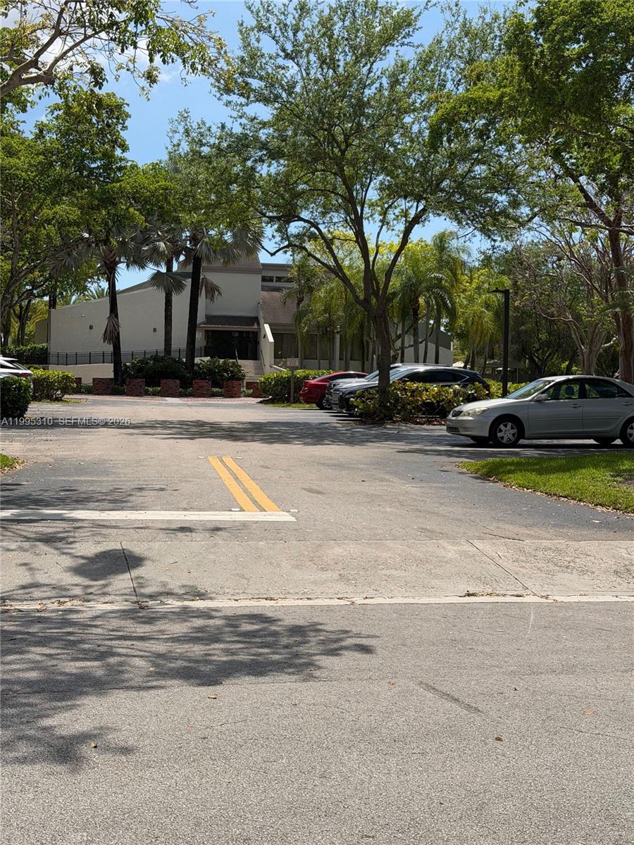 GREENGLADES CONDO 16 - Residential