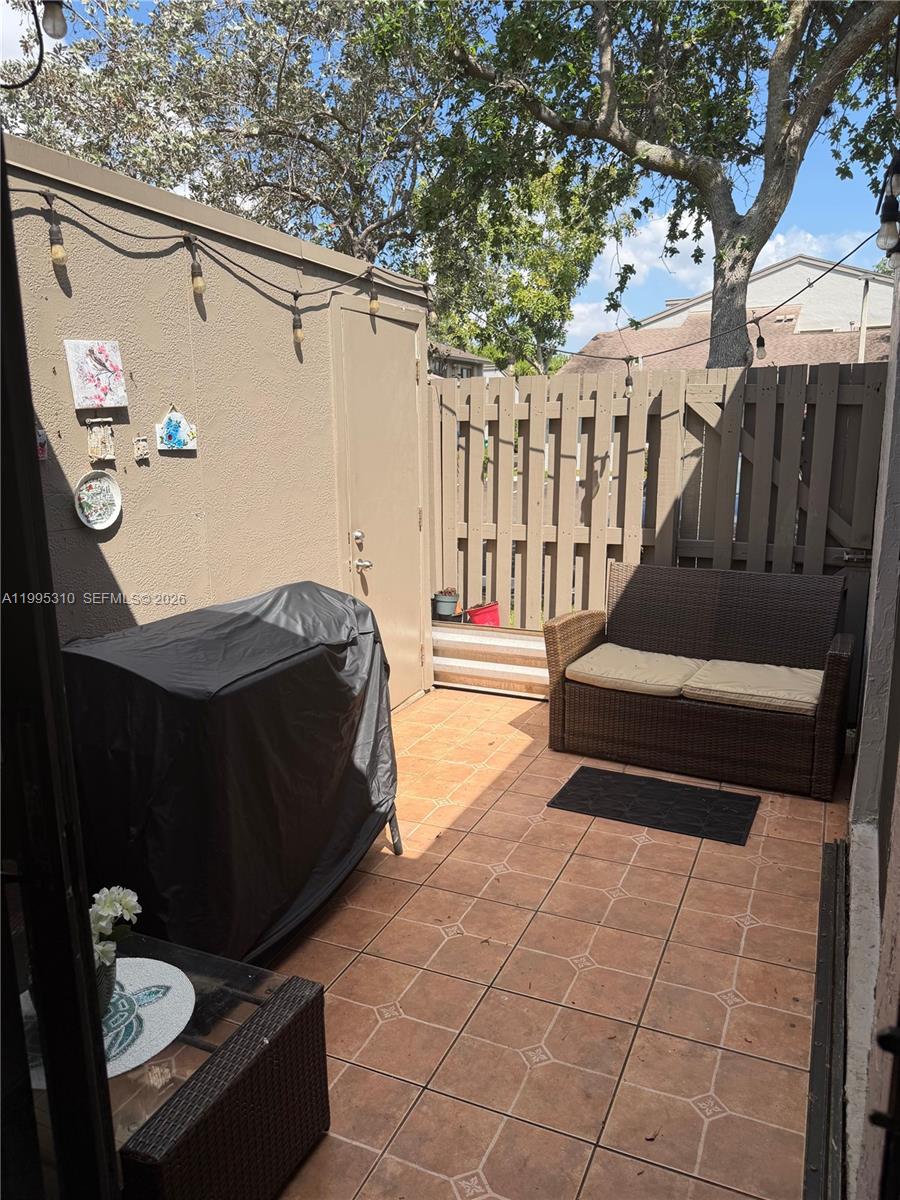 GREENGLADES CONDO 16 - Residential