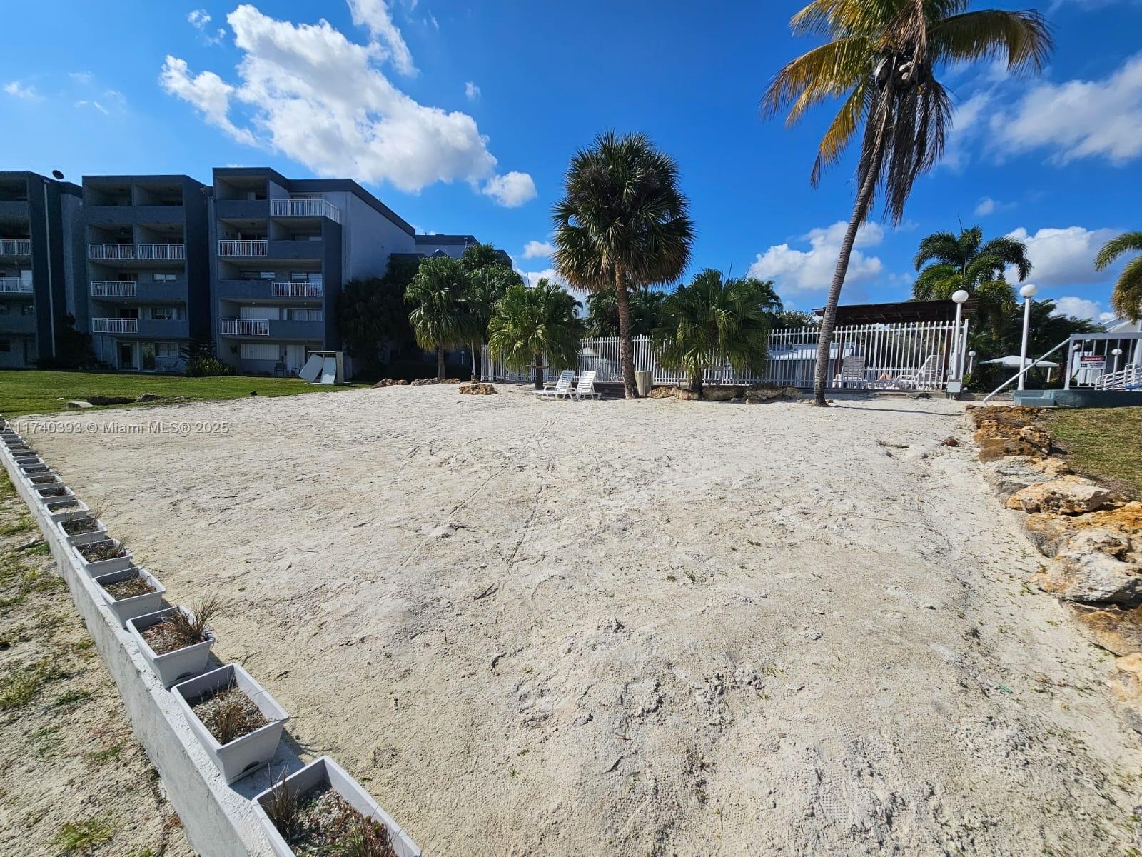 THE BEACH CLUB FONTAINEBL - Residential